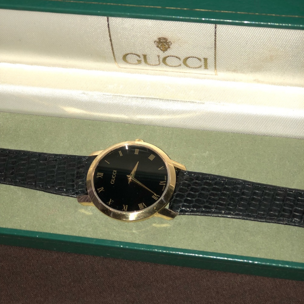 Authentic Women’s vintage gucci watch 2200 m